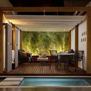Stupendo- Two Rooms, Patio With Refreshing Pond-Center-Air Conditioning-Free Park